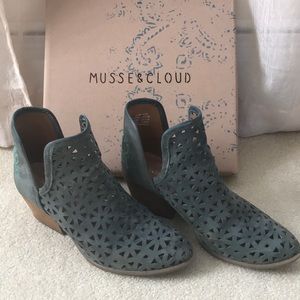 Musse and Cloud booties